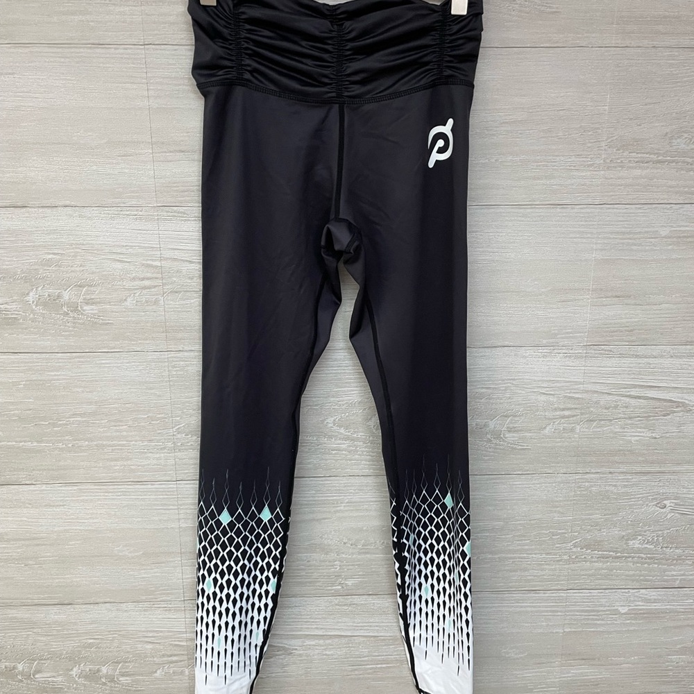 Peloton Black Leggings with White Gradient Hex Print